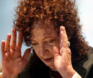 Nan Goldin Ausstellung in Berlin: Wie eine Ausstellung plötzlich zum Politikum wurde