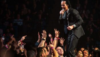 Nick Cave en concert à l’Accor Arena de Paris : une messe rock sauvage et bouleversante