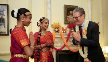 No10 forced to apologise after meat and alcohol served at Diwali celebration