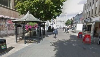 Off-duty cop ‘stabbed with large machete’ after attempting to stop robbery outside shopping centre