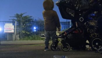 « On traite ces familles comme des chats errants » : le calvaire des enfants à la rue et scolarisés dans l’Oise