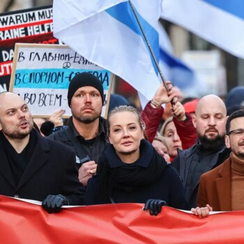 Opositores rusos se manifiestan en Berlín contra la guerra en lo que Ucrania llama "una campaña de relaciones públicas"