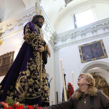 Oro y símbolos de una larga veneración: así es el ajuar de túnicas del Señor Rescatado de Córdoba