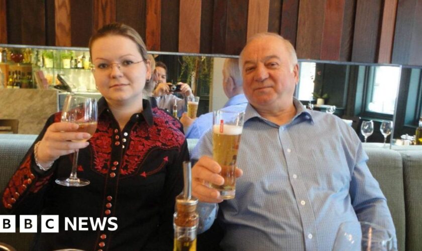 'Overreacting' police told no ex-spy living in Novichok poisoning area