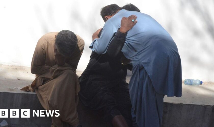 Pakistan railway bomb blast kills at least 25