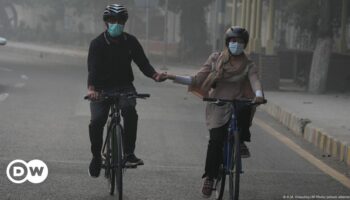 Pakistan shuts schools in Lahore over record pollution