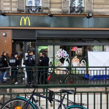 Paris : un septuagénaire tué par balle dans un McDonald’s du XVIIIe