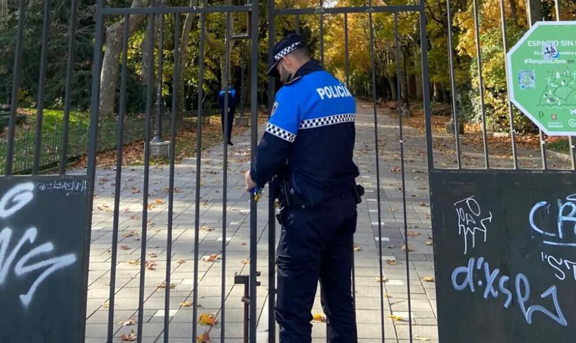 Parques y zonas arboladas cerradas en varias ciudades ante la alerta por viento