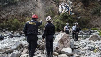 Pérou: au moins 11 morts après la chute d'un minibus dans un ravin