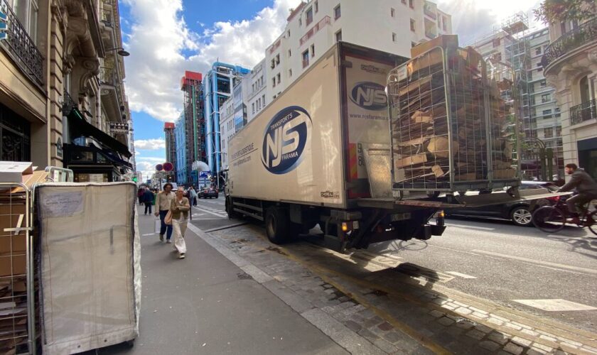 Pollution à Paris : deux associations proposent de créer « une zone de livraison apaisée »