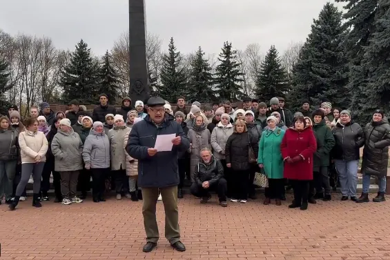 Refugiados rusos de Kursk piden a Putin que acabe con "la maldita guerra que se ha cobrado muchas vidas inocentes"