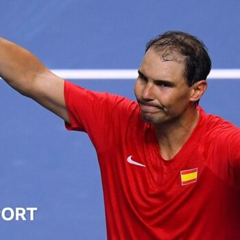 Rafael Nadal waves to the Davis Cup crowd in Malaga