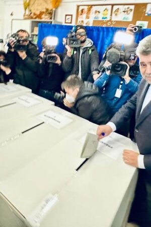 Romania votes for a new president with far-right seeking win