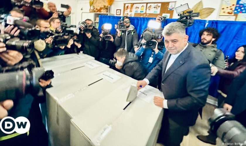 Romania votes for a new president with far-right seeking win