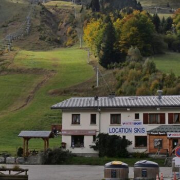 «Sans le ski, ce sera la faillite» : dans les Alpes, les stations de moyenne montagne face à leur fin inéluctable