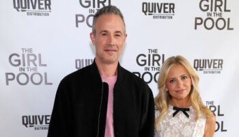 Freddie Prinze Jr. und Sarah Michelle Gellar haben keine Probleme mit Paparazzi.