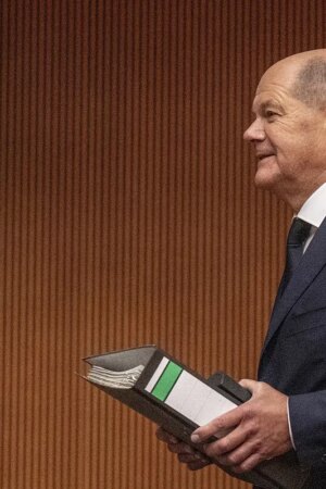 Scholz llama a Putin por primera vez en dos años para hablar sobre Ucrania y Zelenski dice que ha abierto "la caja de Pandora"