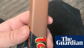 Smooth Mars bar wins Aylesbury man £2 compensation – and internet fame