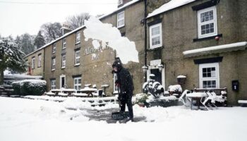 Snow feared TONIGHT as yellow Met Office warning comes into affect - here's where