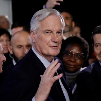 Sous la menace d’une censure, Michel Barnier ouvre un cycle de discussions avec les oppositions