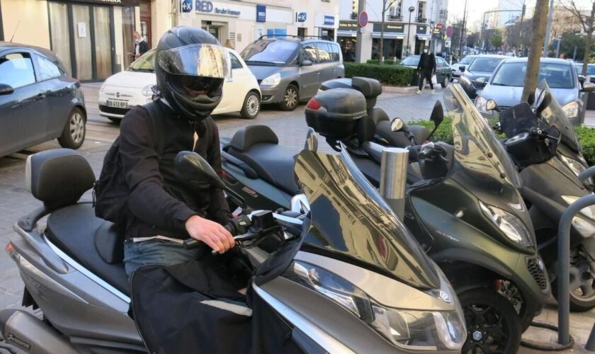 Stationnement payant des motos et des scooters : Vincennes et Charenton, des exemples pour Paris ?