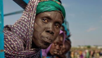 Sudan: Fotograf Peter Caton dokumentiert die Flucht in den Südsudan - Katastrophe in Studioqualität