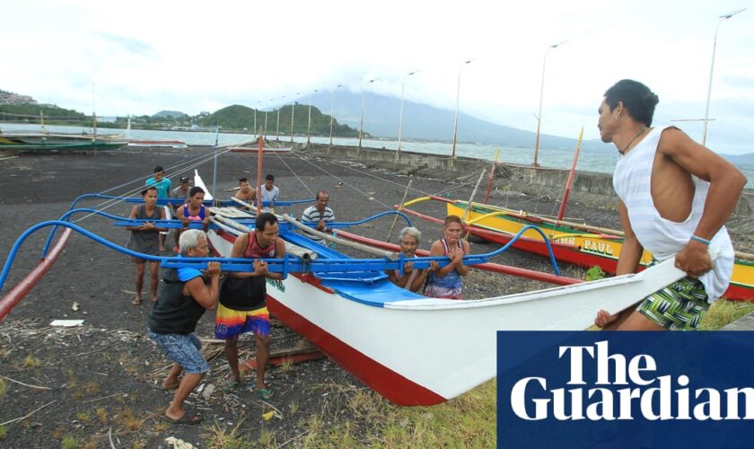 Tens of thousands flee as Super Typhoon Man-yi nears Philippines