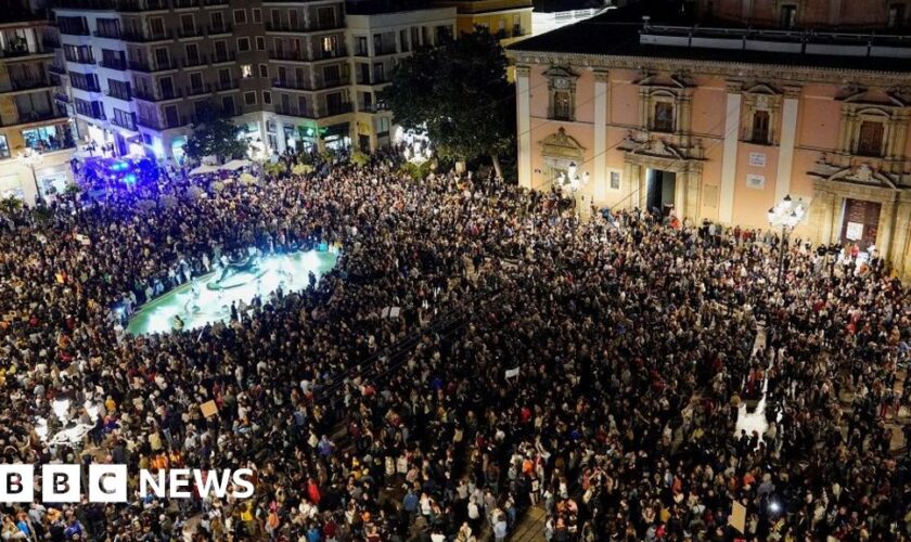 Tens of thousands protest in Valencia over floods