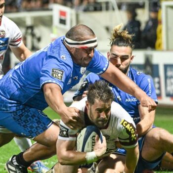 Top 14 : Jalibert blessé, l’UBB revient des enfers et renverse Vannes à la Rabine