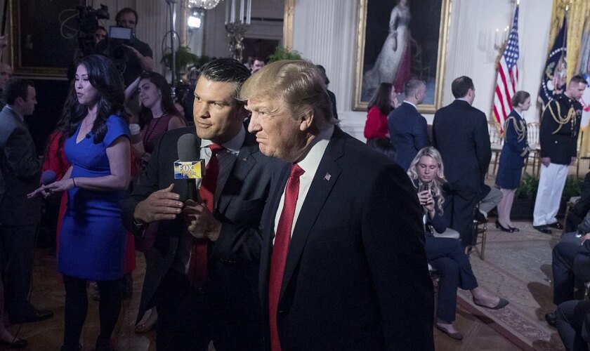 Trump pone al frente del Pentágono a un presentador de Fox News, su cadena favorita