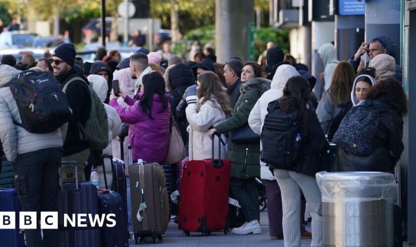 Two detained over Gatwick Airport 'suspect package'