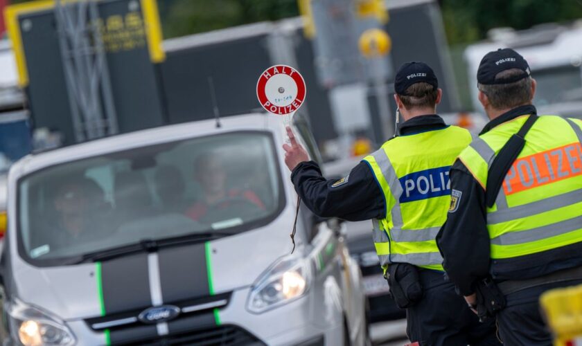 Inzwischen gibt es stationäre Grenzkontrollen an allen deutschen Landesgrenzen. 25 Prozent der Teilnehmer der Befragung gaben an