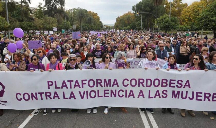 Unas 3.000 personas claman contra la violencia machista en Córdoba