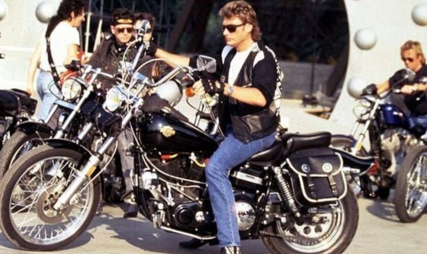 Une Harley Davidson « rare » ayant appartenu à Johnny Hallyday vendue aux enchères par le dessinateur Mickson