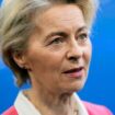 Ursula von der Leyen: EU-Kommissionspräsidentin leistet Hilfe auf Flug