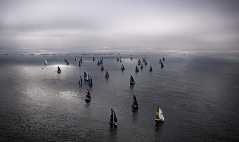 Vendée Globe : foule immense, Capitaine Crochet et larmes de marins... les plus belles images du départ