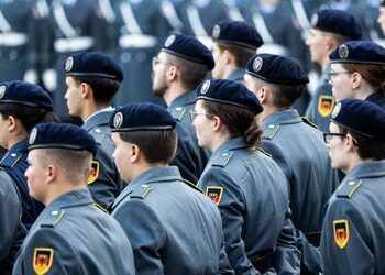 Verteidigungsministerium will offenbar 825 Millionen Euro für Ausgeh-Uniformen ausgeben