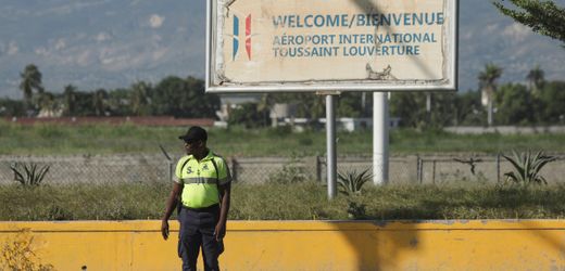 Von Florida nach Haiti: Flugzeug von von Spirit Airlines bei Landung von Schüssen getroffen