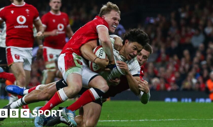 Caleb Muntz scores try for Fiji