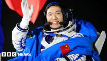 Watch Chinese space crew return to Earth