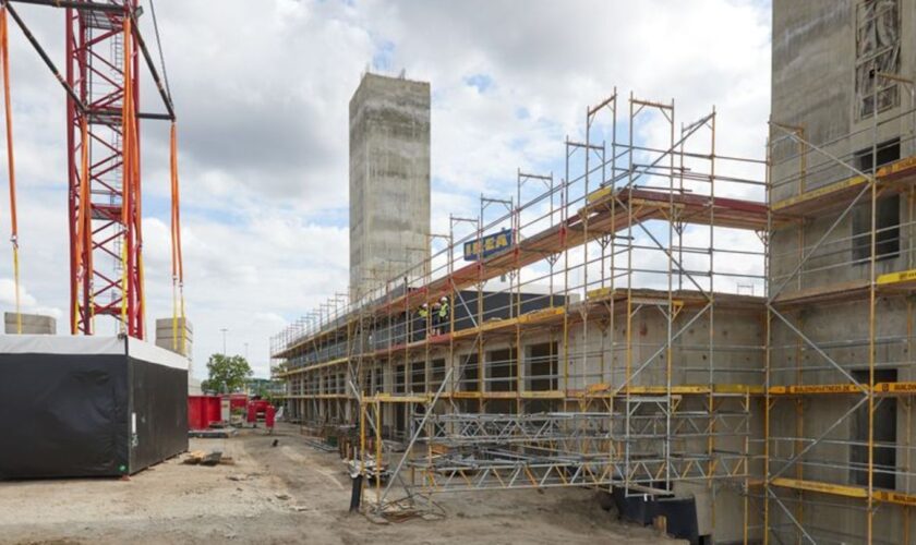 Zu hohe Zinsen, zu wenig Bauland: Die Lage auf dem deutschen Wohnungsmarkt bleibt angespannt. (Archivbild) Foto: Joerg Carstense