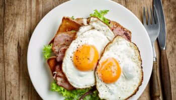 Woman's paper plate trick lets you fry eggs in microwave in two minutes