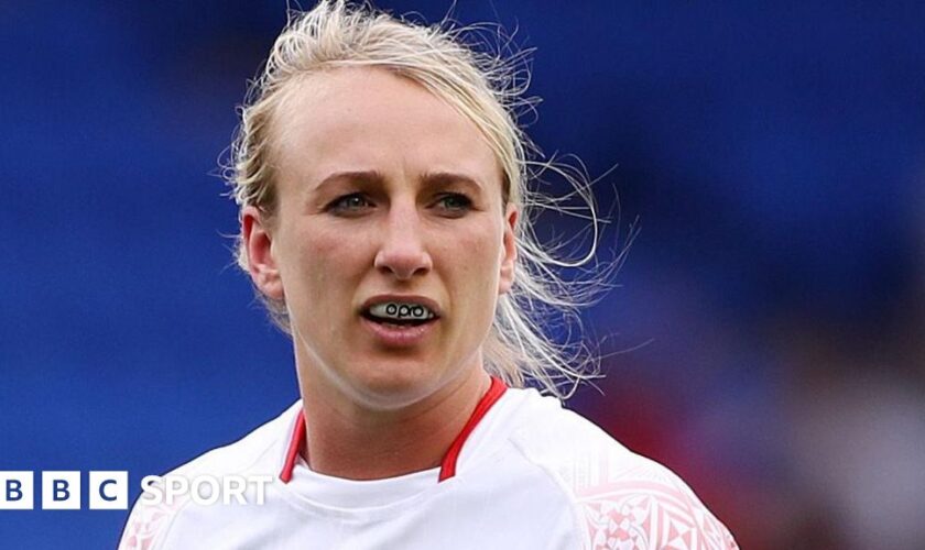 Jodie Cunningham in action for England in 2022