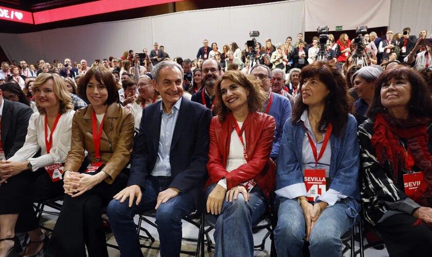 Zapatero, el único espíritu protector de Pedro Sánchez