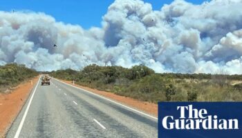 ‘Too late to leave’ warning for residents as fire in coastal WA rips through evacuation routes