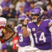 Sam Darnold helps Vikings notch 10th win of season in victory over Cardinals