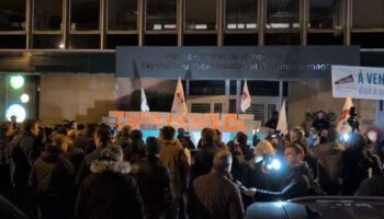 Des agriculteurs murent l’entrée de l’Inrae à Paris, la ministre condamne «avec la plus grande fermeté»