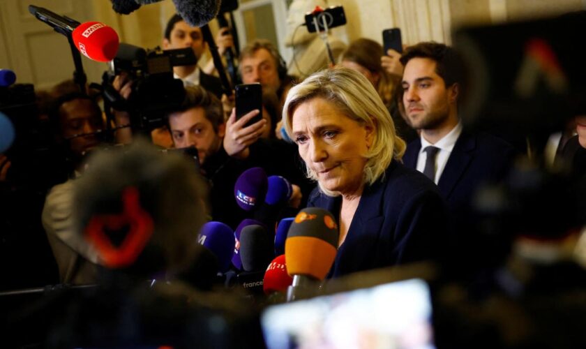 Le Pen lehnt Sparhaushalt ab – Frankreichs Regierung steht vor dem Aus