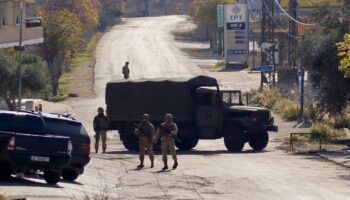 Soldats libanais déployés à Marjayoun, dans le sud du Liban, le 28 novembre 2024 au deuxième jour du cessez-le-feu entre le Hezbollah et Israël