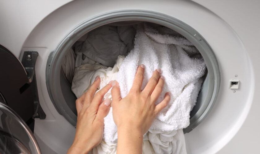 Trop de gens abîment leurs vêtements au lavage, c'est l'erreur à éviter avec sa machine